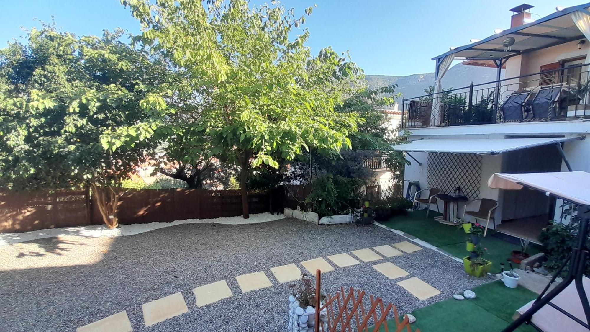 George House Apartamento Leonídion Exterior foto